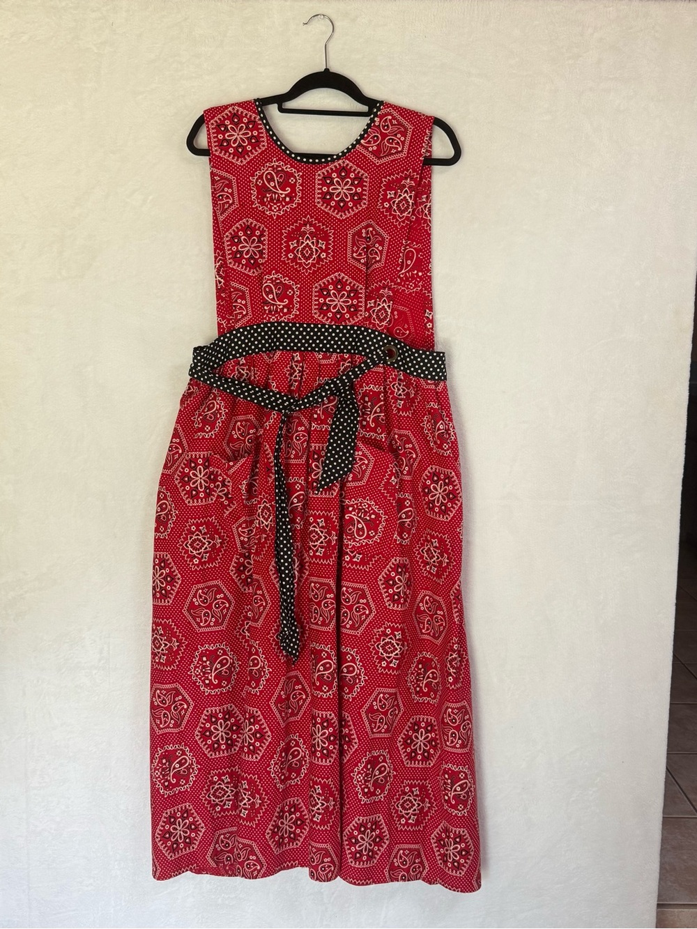 Design House1960s Red Bandana Sleeveless Pinafore Wrap Dress Apron Vintage